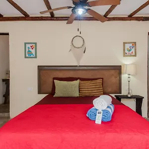 tulum-rustic-rooms-on-the-road-to-the-beach.tulum-hotels.net/